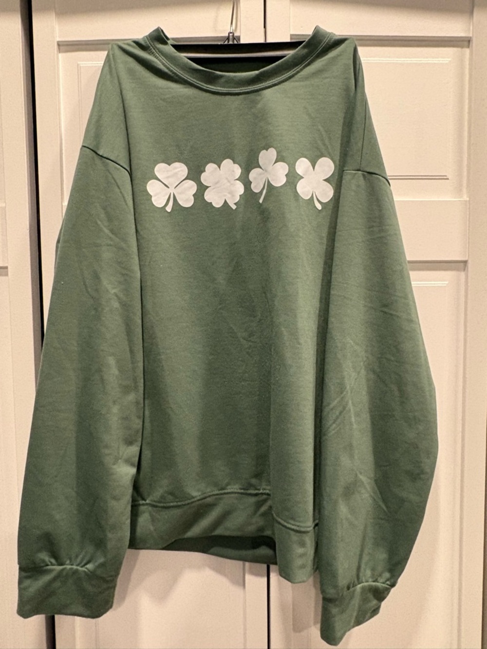 Green Clover Graphic Women's Sweatshirt